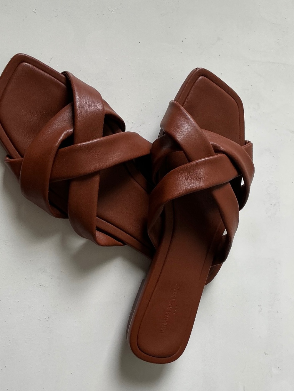 Banana Republic Vegan Leather cognac brown sandal size 8.5